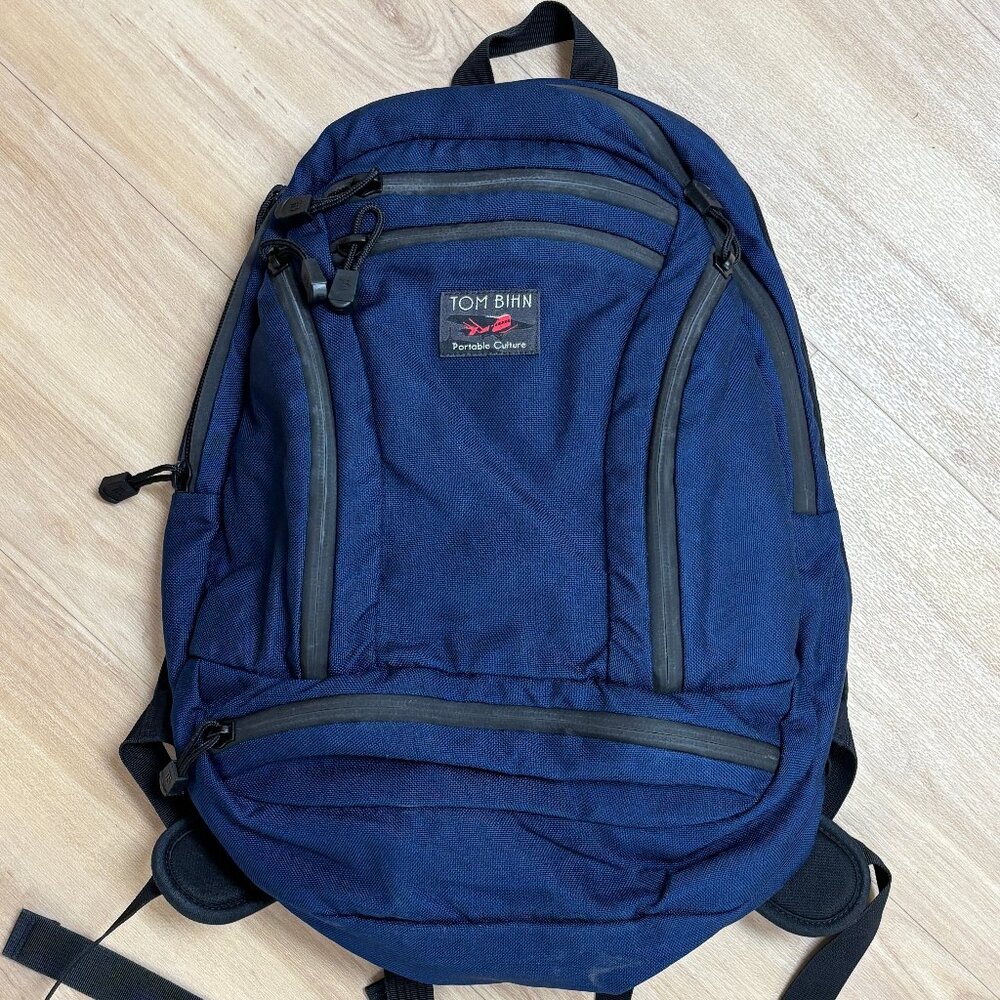 Tom Bihn Synapse 19 Navy exterior Iberian Red interior travel outdoors unisex